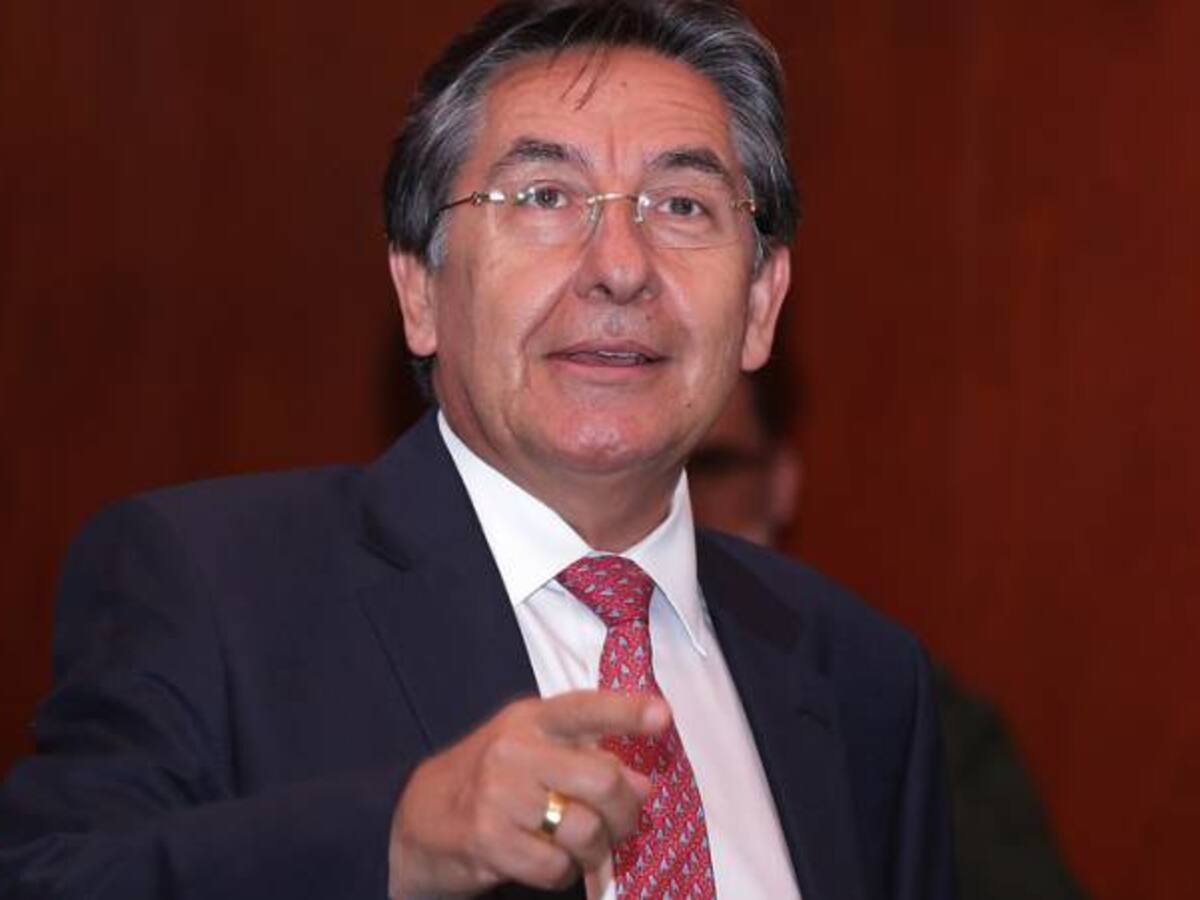 “Visité a Leonidas Bustos entre cinco u ocho veces”: Fiscal Néstor Humberto Martínez