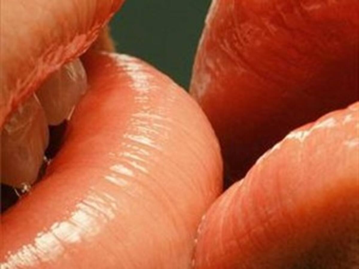 Una mujer podría ir a la cárcel por arrancarle la lengua a su novio con un beso