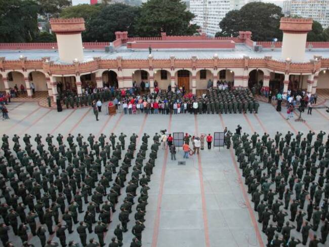 La Fuerza Armada Nacional Bolivariana expresó su &quot;profunda indignación&quot; por el &quot;ultraje&quot; de la retirada de los retratos de Simón Bolívar y Hugo Chávez 