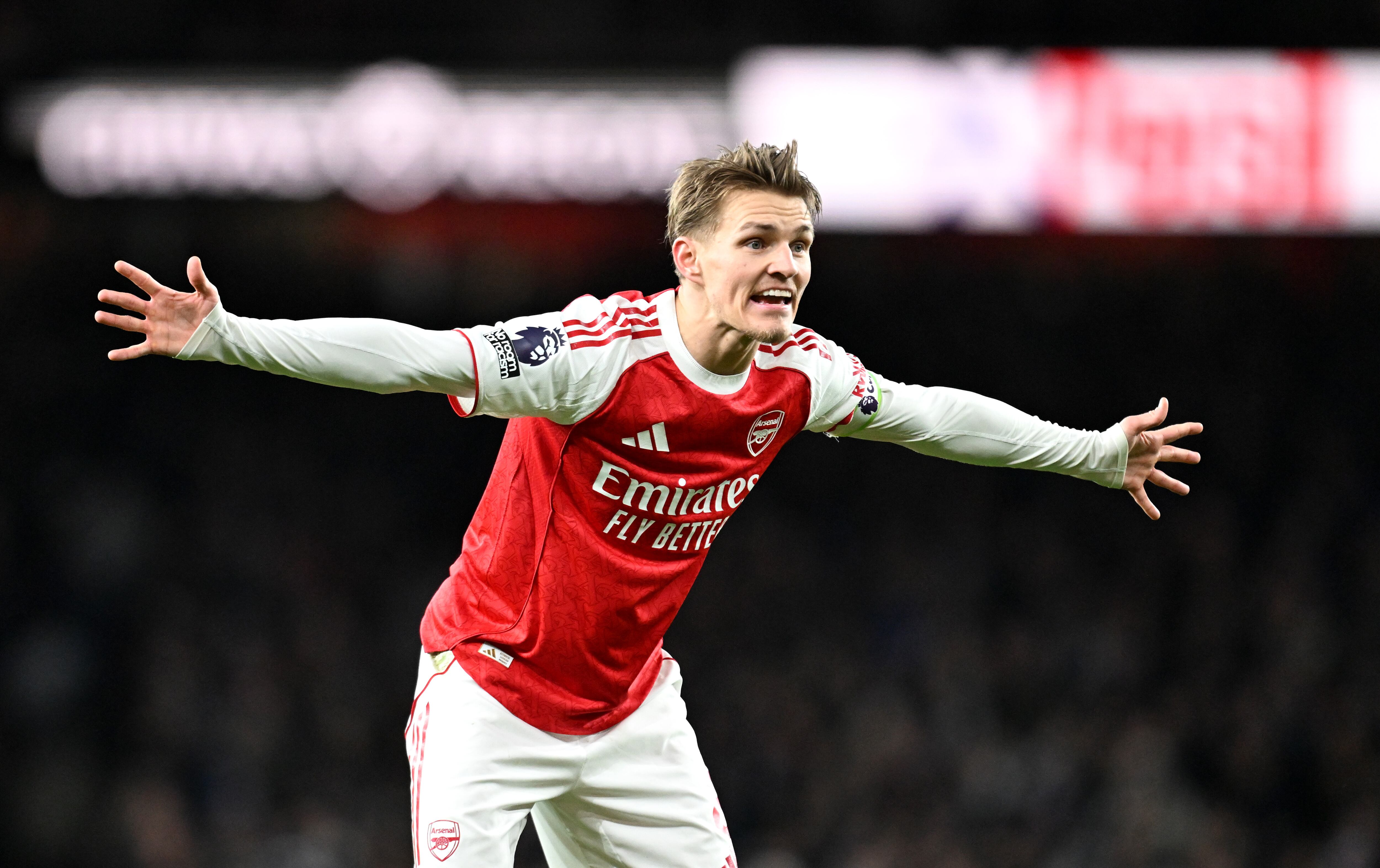 Martin Odegaard festeja su gol ante el Brighton. (Photo by Stuart MacFarlane/Arsenal FC via Getty Images)