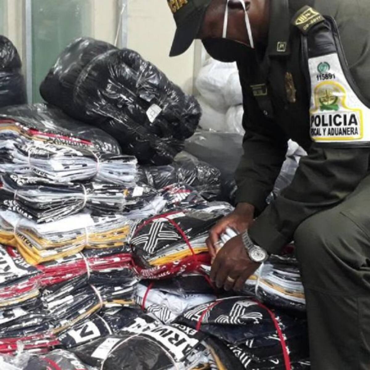 Incautan confecciones de contrabando por mas de $700 millones en Cali