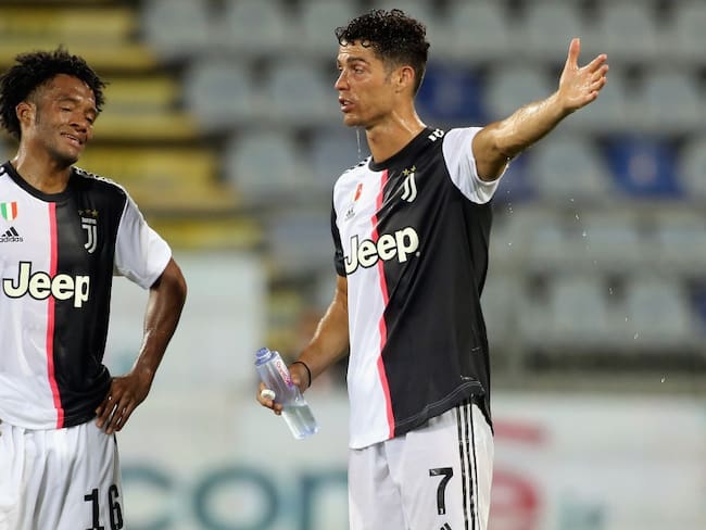 Con Cuadrado, Juventus estrenó con derrota su título ante el Cagliari