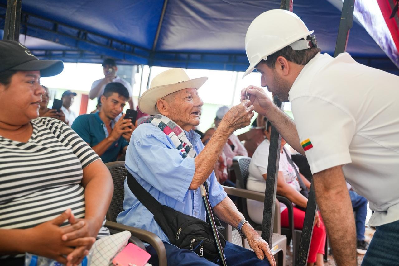 Yamil Arana entrega primeras 30 casas en San Pablo, Bolívar