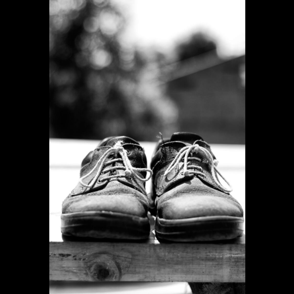 En esta foto de Doris León Gabriel vemos “el antiguo concejo de ancianos que imparte justicia y ejemplifican la buena conducta e integridad moral del pueblo. Su vestimenta y zapatos han cambiado con el tiempo, luciendo cada vez más coloridos y con nuevos diseños, muy distintos a las ojotas que usaban décadas anteriores. La fiesta se realiza los primeros días del año en el distrito de Mito en Junín, Perú”.