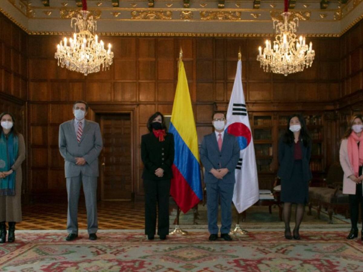 Japón y Corea donan recursos para damnificados en Providencia