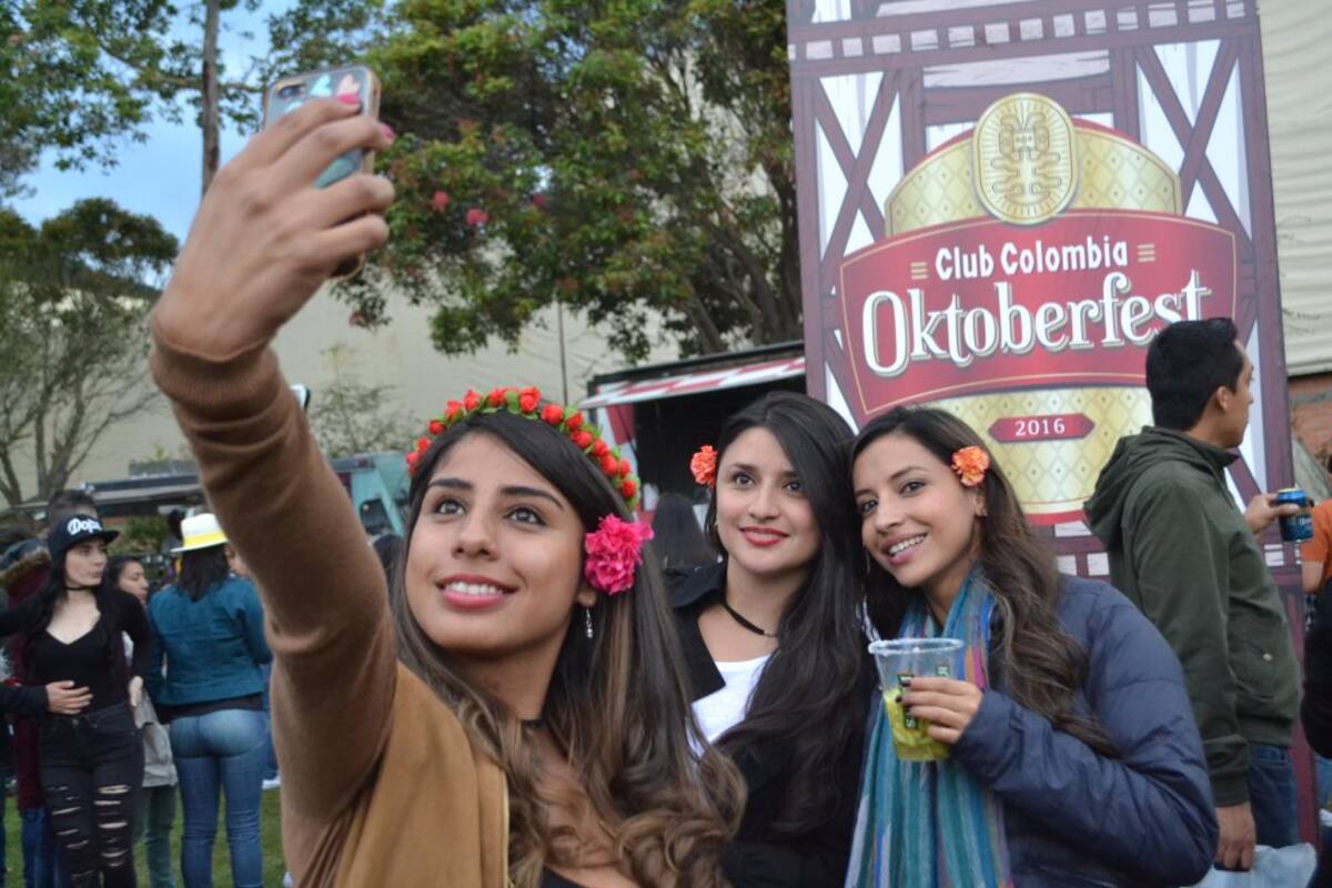 Club Colombia se encargó de mostrar costumbres del festival original y las mujeres que servían cerveza y algunos organizadores estaban la tradicional ropa alemana