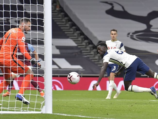 Autogol de Davinson Sánchez en el empate 3-3 del Tottenham ante el West Ham