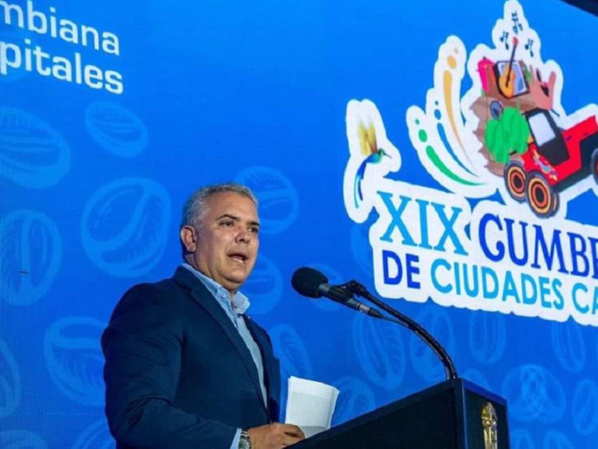 Nivel de vacunación COVID ha evitado el impacto de nuevas olas: Duque