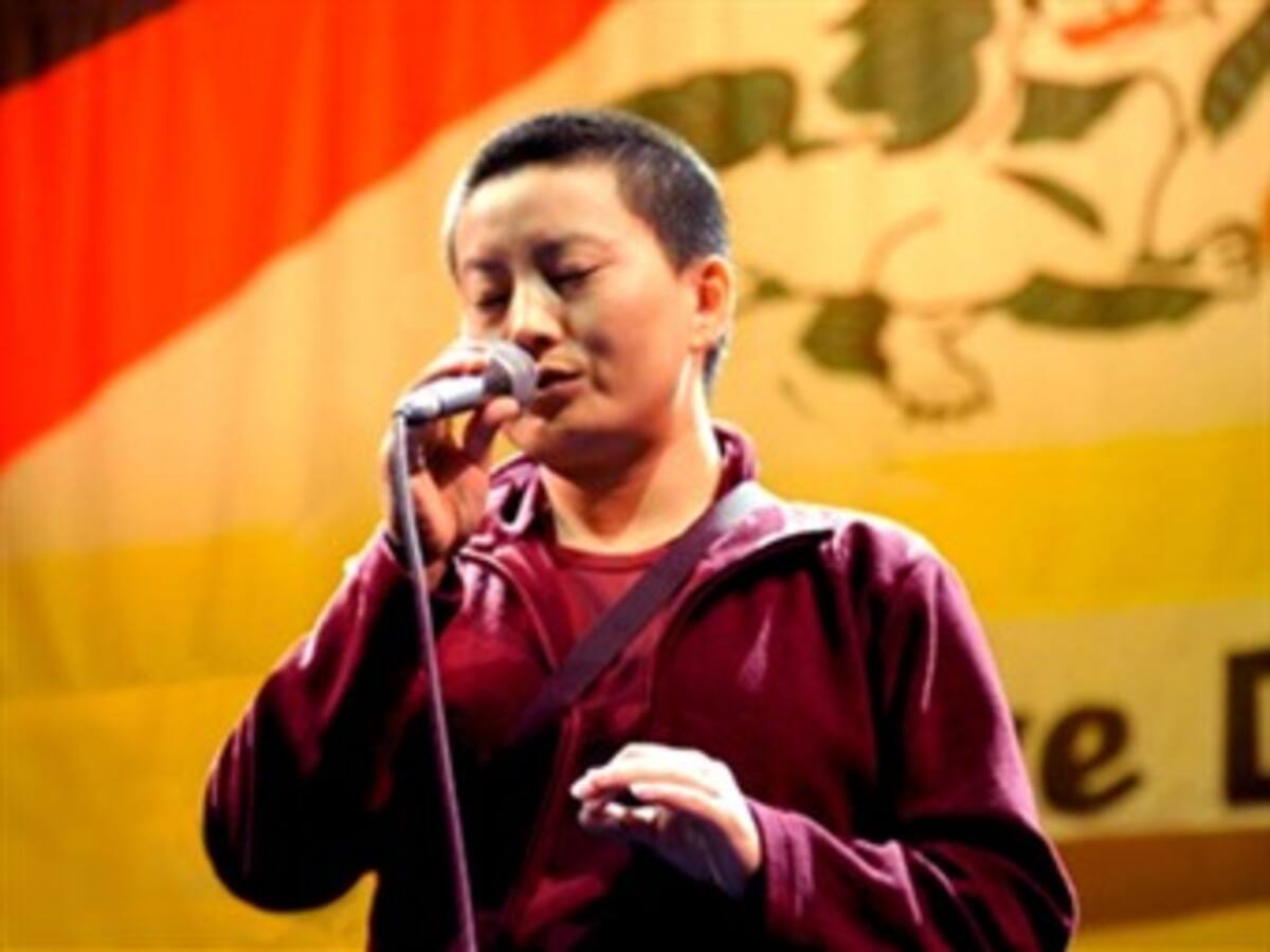 Monja budista se convirtió en estrella de la música en Nepal