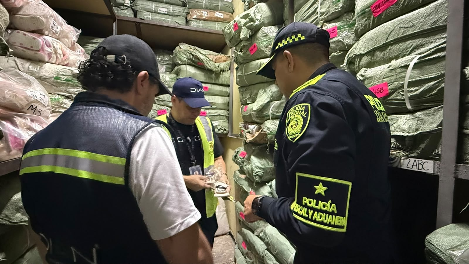 Operación Iron golpea al contrabando en Cali: hallan mercancía por más de $21 mil millones. Foto: Policía.