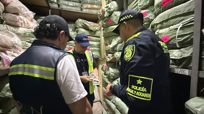 Operación Iron golpea al contrabando en Cali: hallan mercancía por más de $21 mil millones. Foto: Policía.
