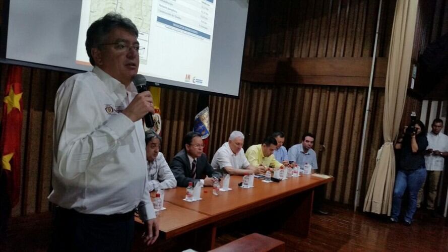 El ministro participa de un encuentro con autoridades, empresarios y estudiantes universitarios para hablar sobre economía sin conflicto. Foto: Gobernación de Norte de Santander