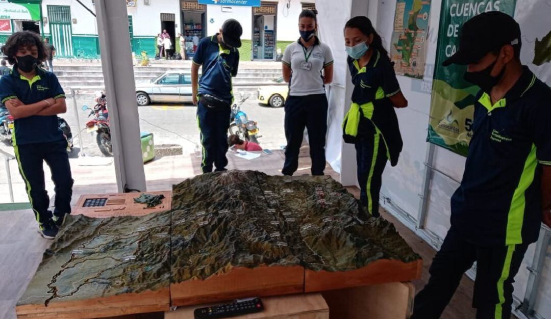 Programa Corpocaldas Rodando Anda Enseñando.