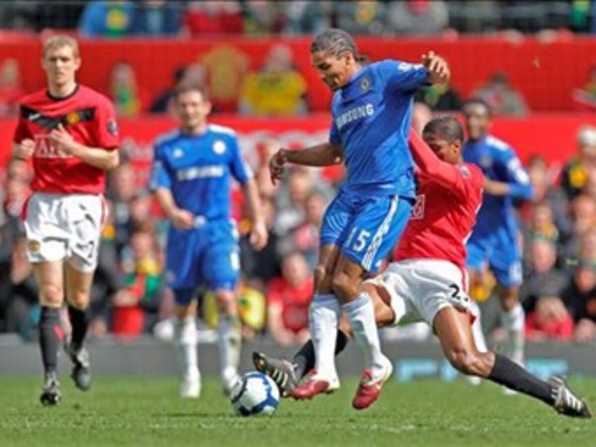 El Chelsea arrebata liderato de la Premier League al Manchester United