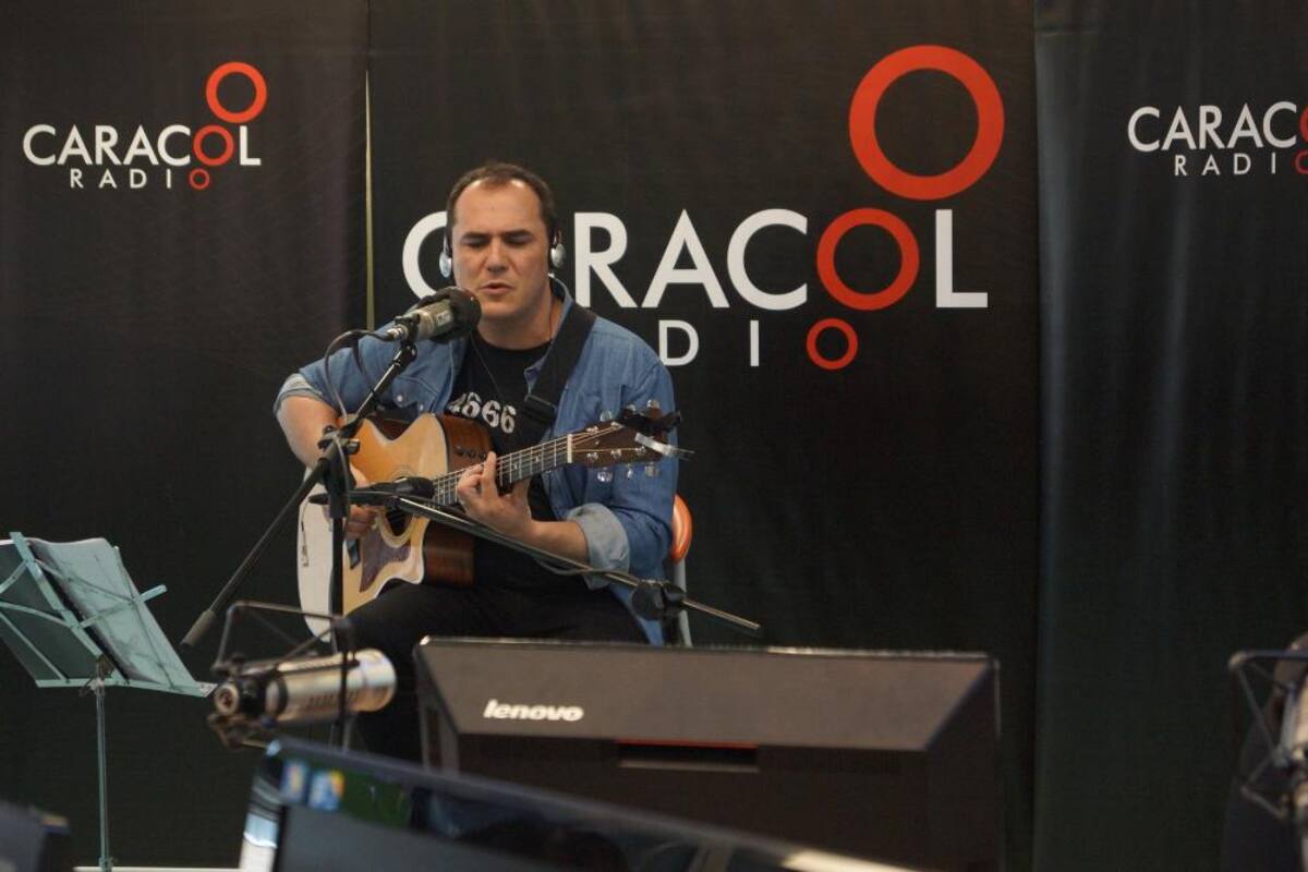 El cantante español despertó emoción con la interpretación de sus melodías