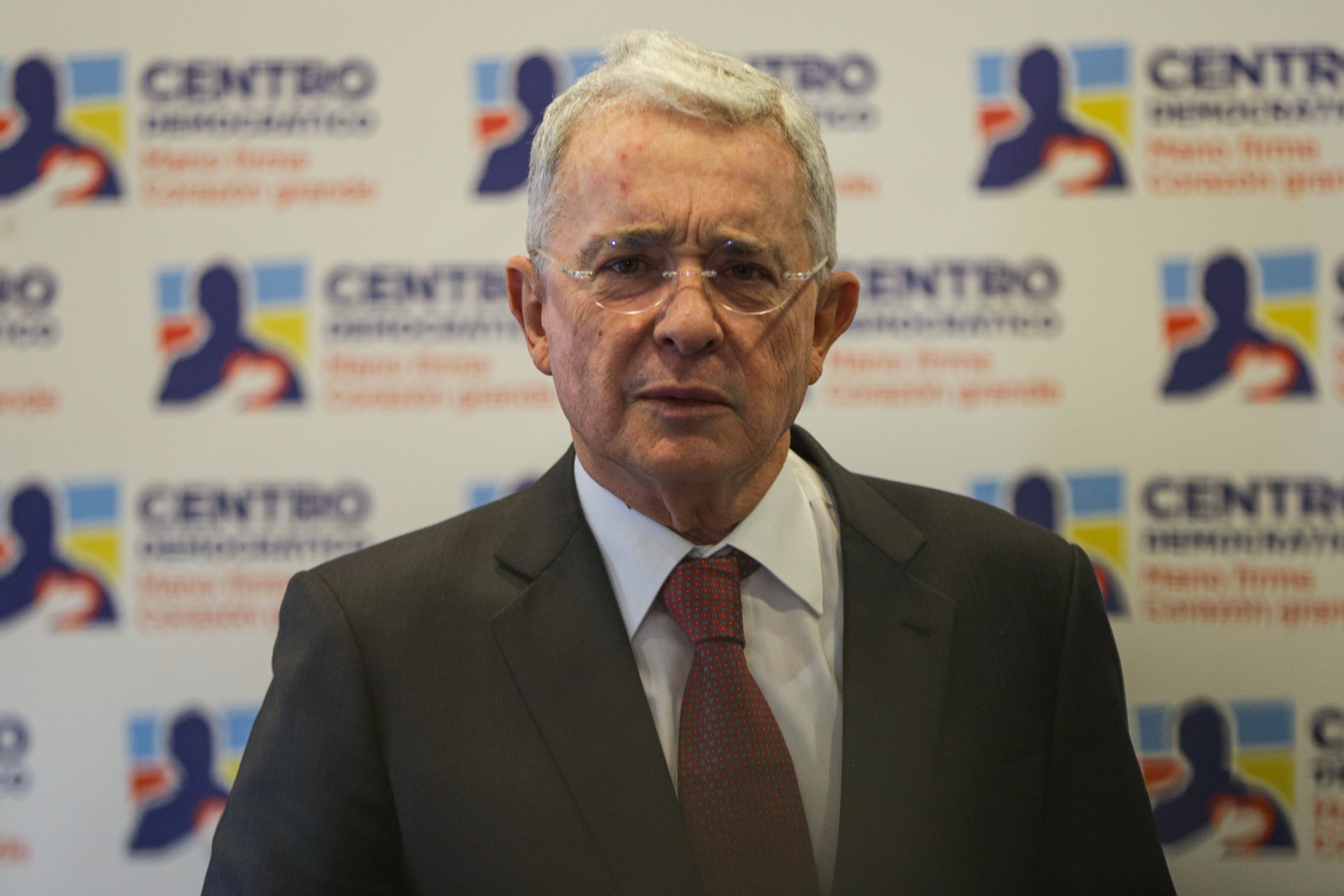 Bogotá, 27 de Septiembre de 2022. Ex presidente y líder del Centro Democrático, Álvaro Uribe, Senador, Miguel Uribe y Representante a la Cámara, Óscar Dario Pérez. (Colprensa - Álvaro Tavera)