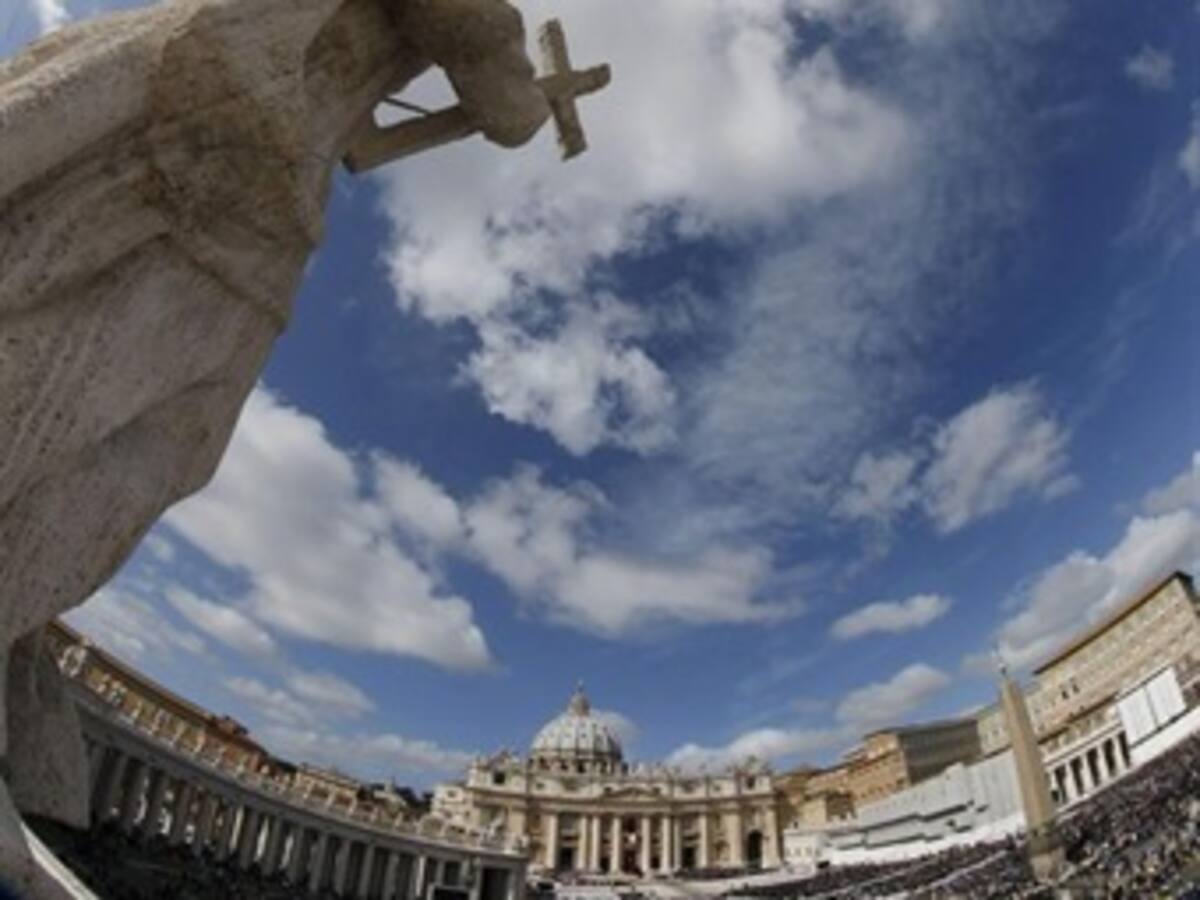 El papa Francisco saluda a más de 130 delegaciones extranjeras en la Basílica de San Pedro