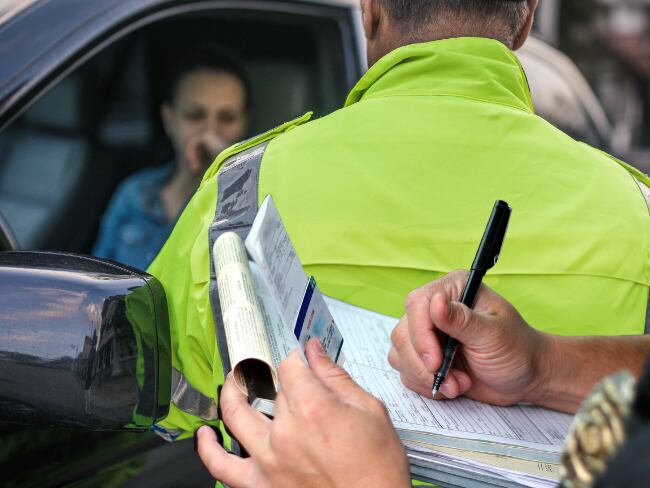 Vehículos con deudas o embargados en Colombia. Imagen de referencia vía Getty Images