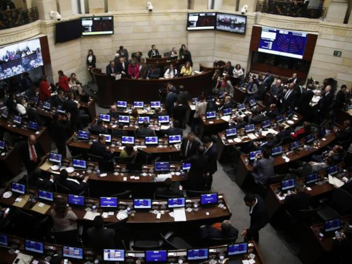 Centro Democrático propone revocar el Congreso