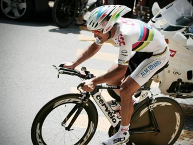 Fabián Cancellara primer líder del Tour de Francia. Los colombianos a mas de un minuto