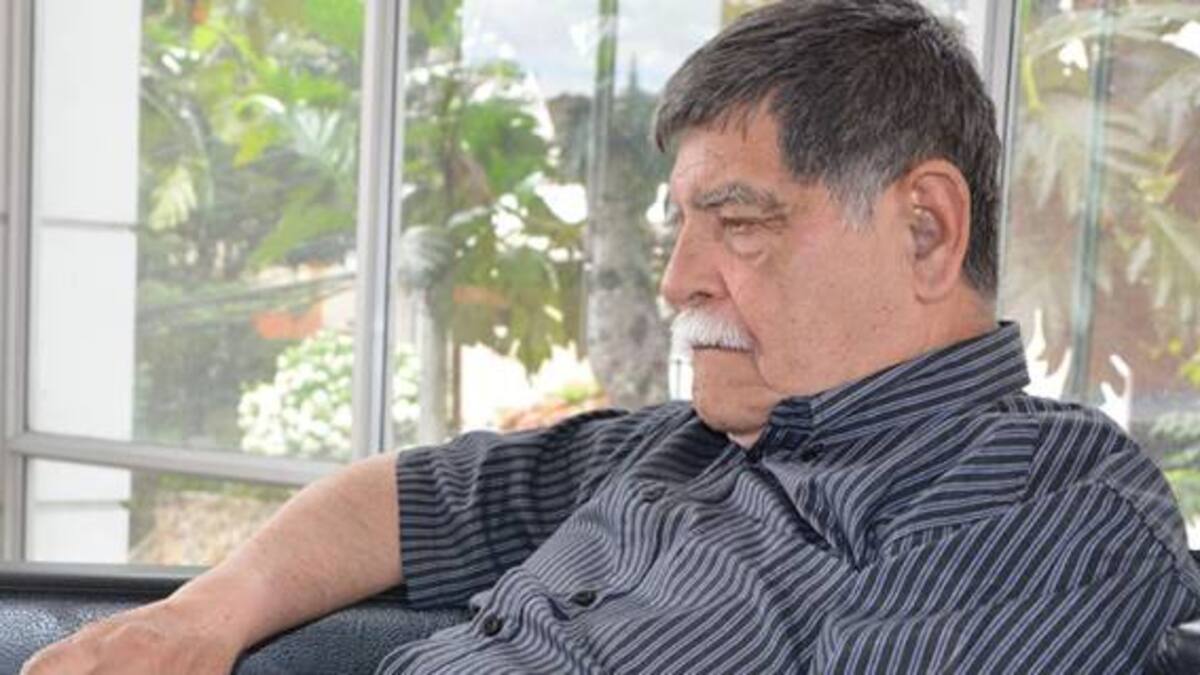 A sus 74 años Douglas Velásquez crea app.