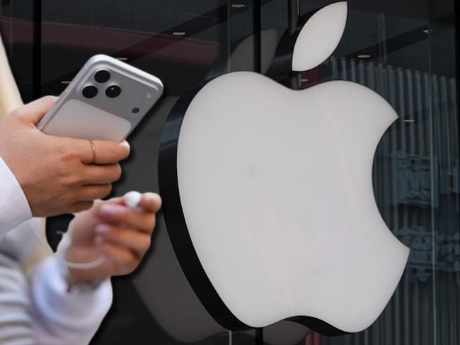 iPhone y logo de Apple. (Photo credit should read CFOTO/Future Publishing via Getty Images)