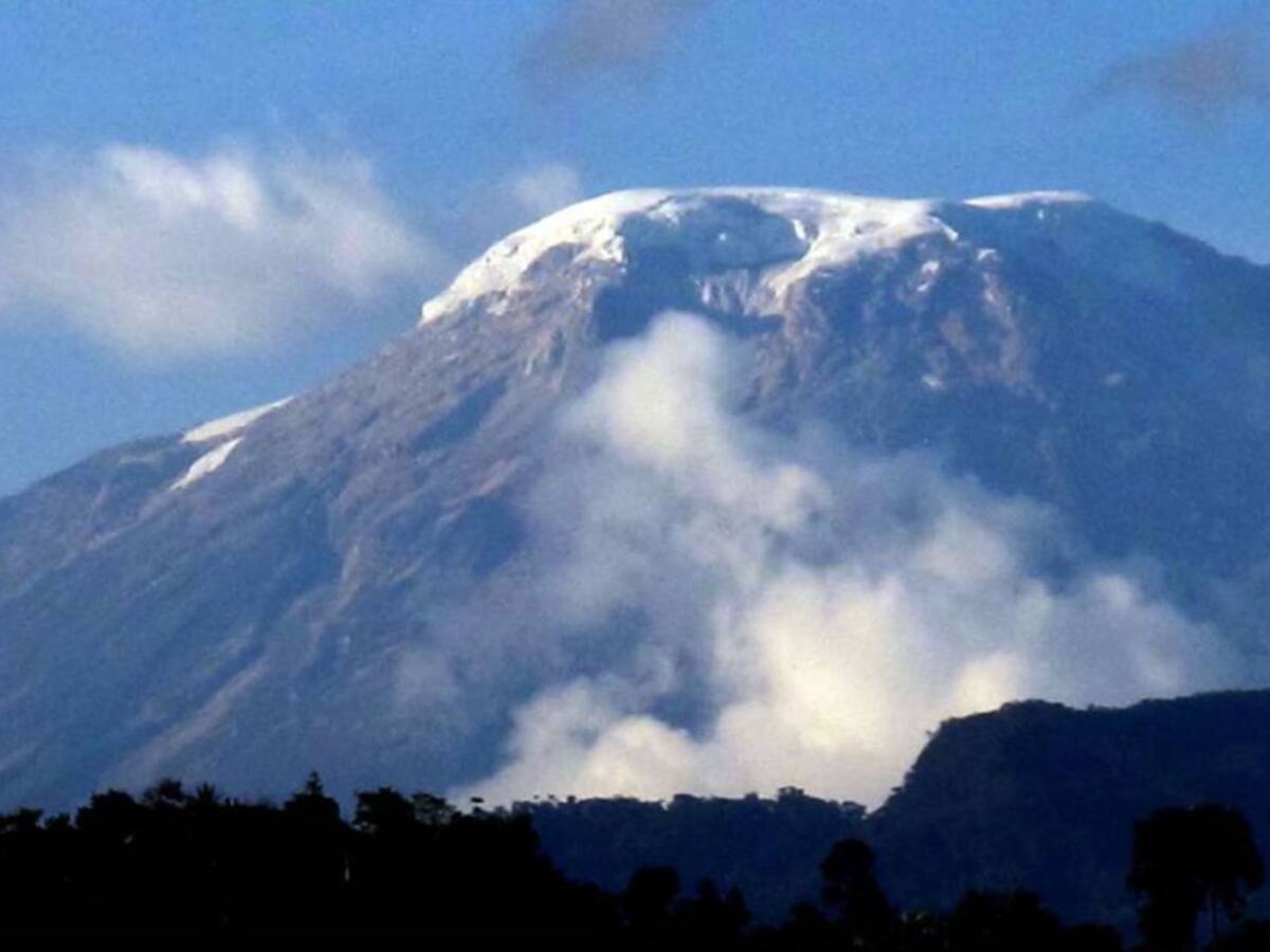 Sigue monitoreo a eventual emergencia en Nevado del Tolima