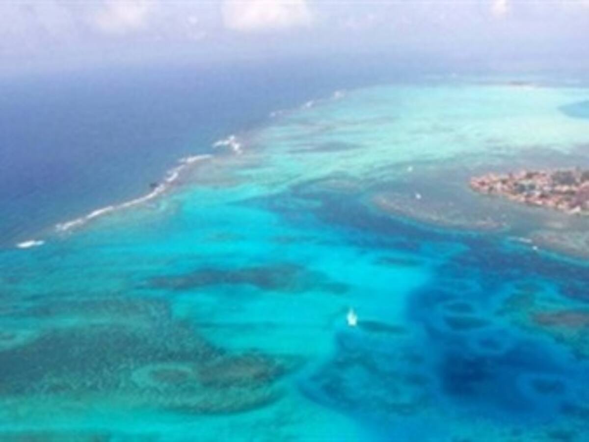 Armada rescata dos pescadores que quedaron a la deriva por mal clima en el Mar Caribe