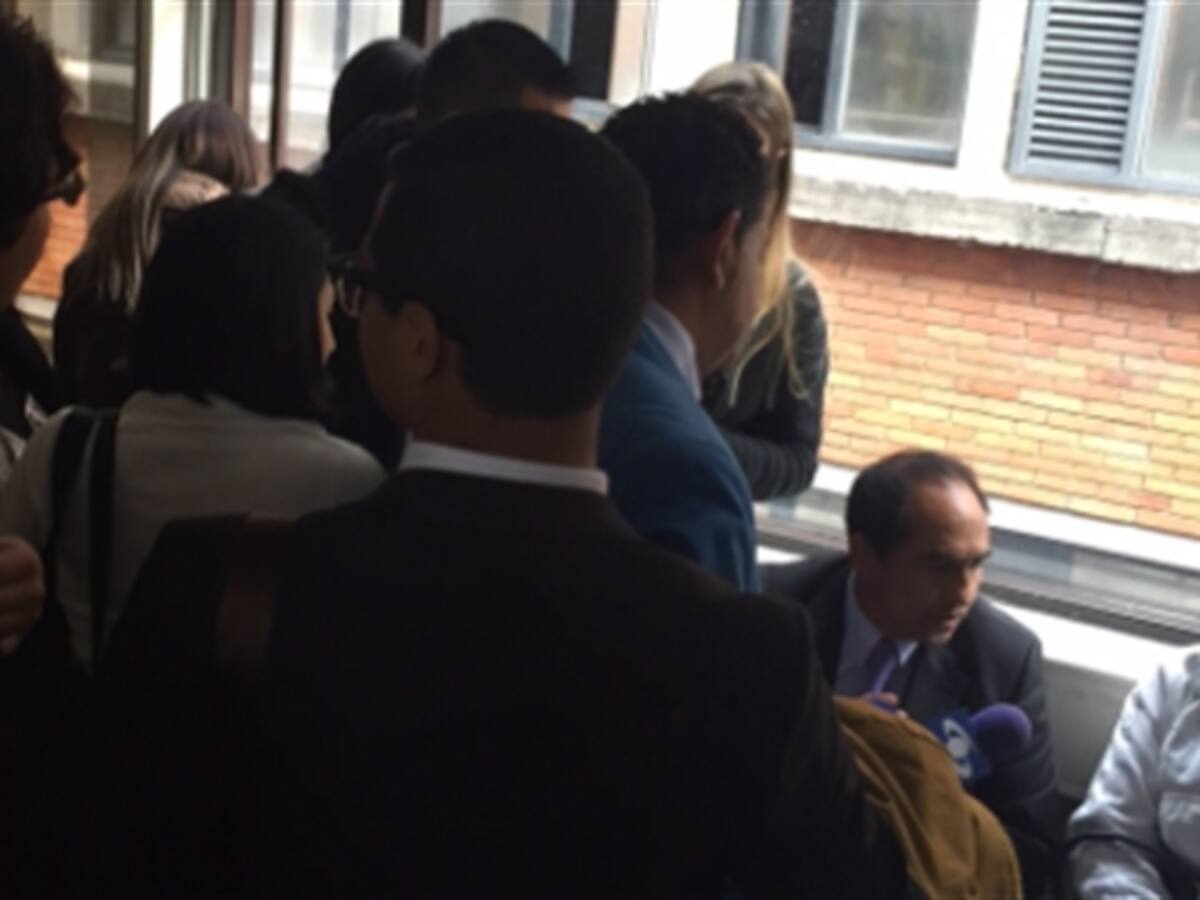 Familiares de capturados por atentados protestan en Paloquemao