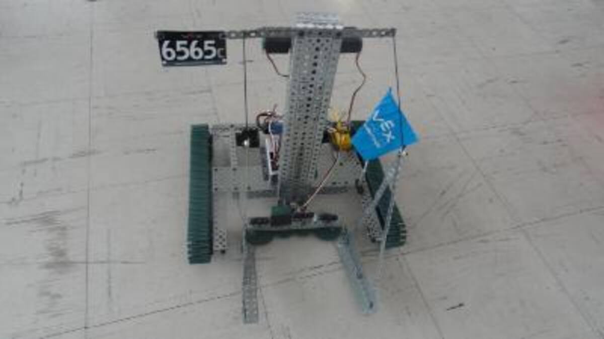 26 febrero. VEX Robotics Competition. Robot competidor.