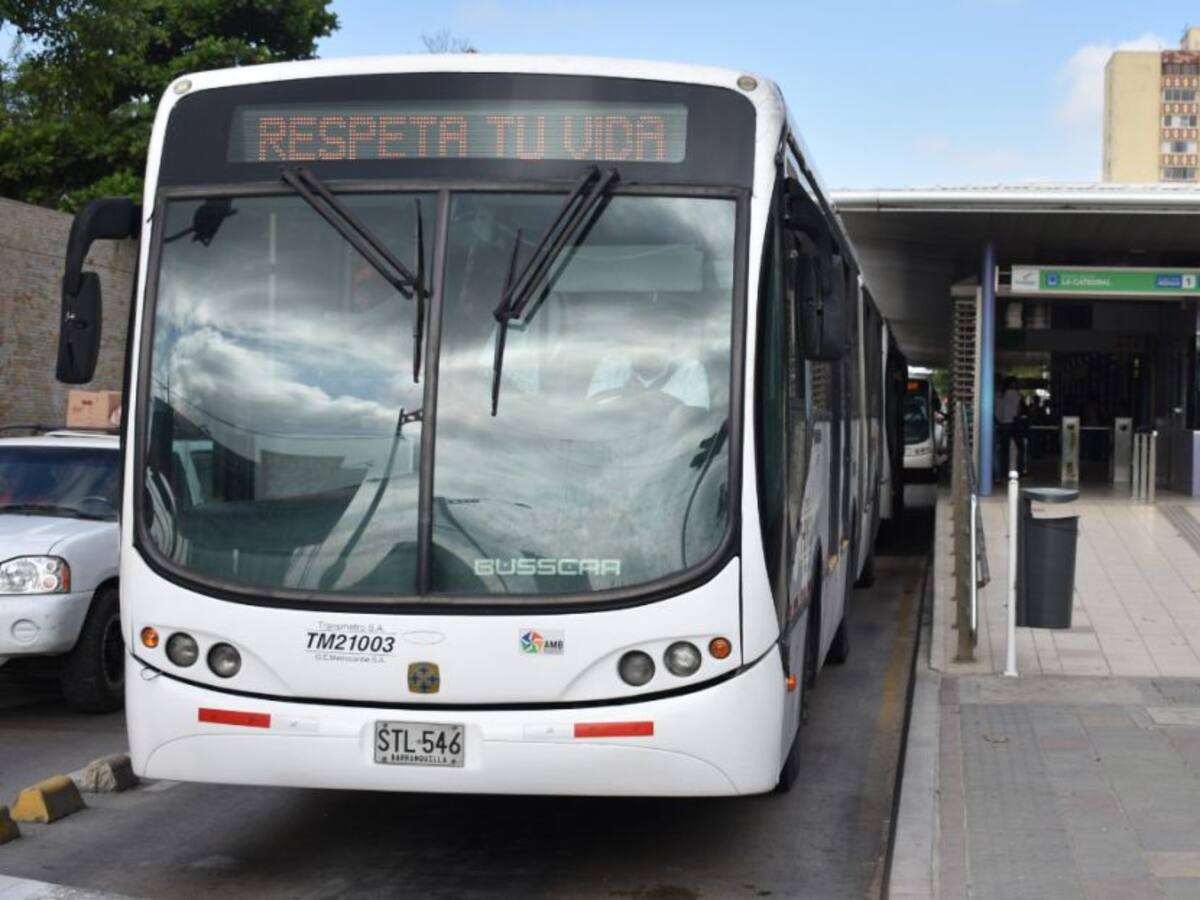 Transmetro rechaza suspensión del servicio por parte de operadores
