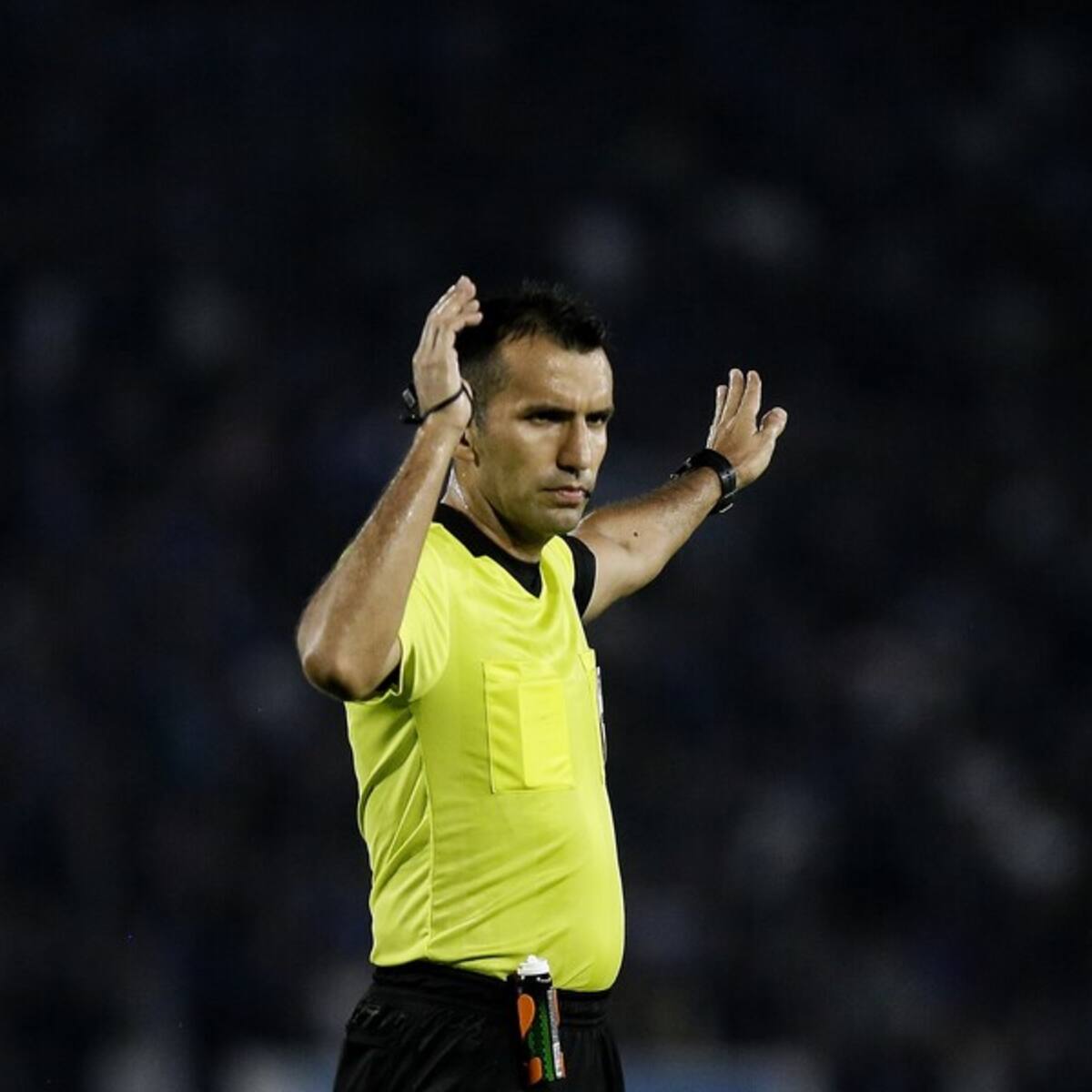 ¿Cómo terminaron Santa Fe vs. Millonarios cuando Carlos Betancur fue el árbitro?