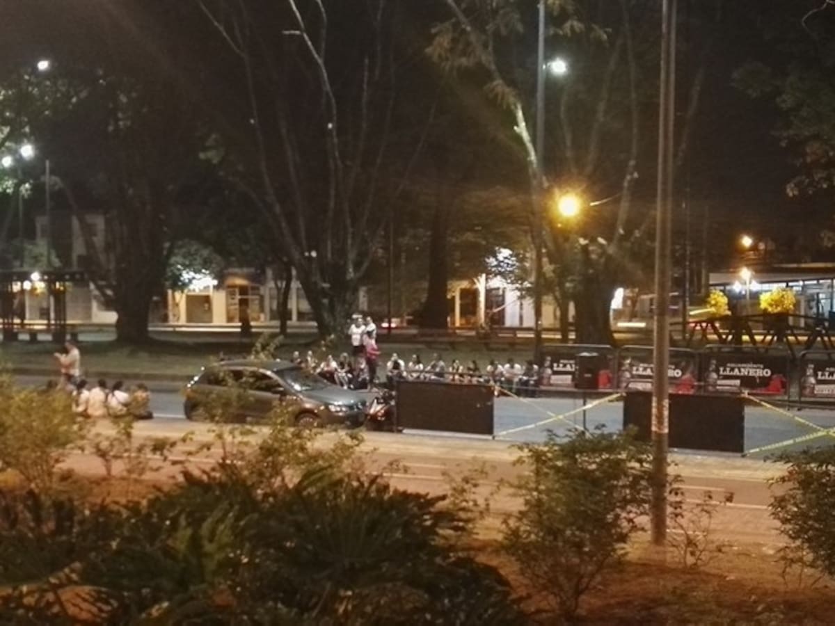 Feligreses esperan llegada del papa Francisco en las calles de Villavicencio