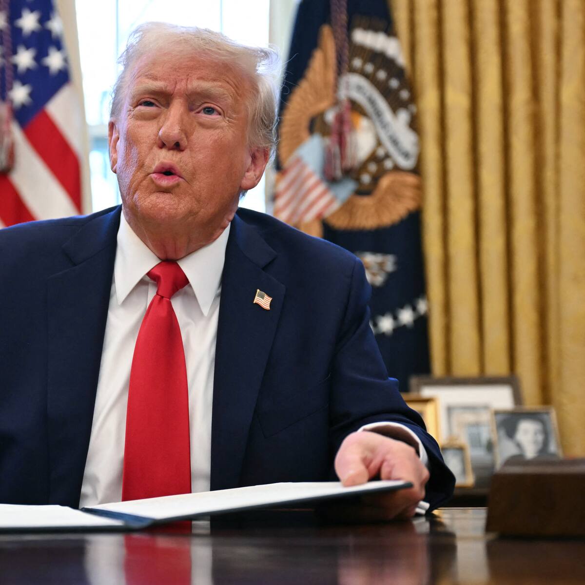 Trump exige que barcos de EEUU tengan tránsito libre por canales de Panamá y Suez