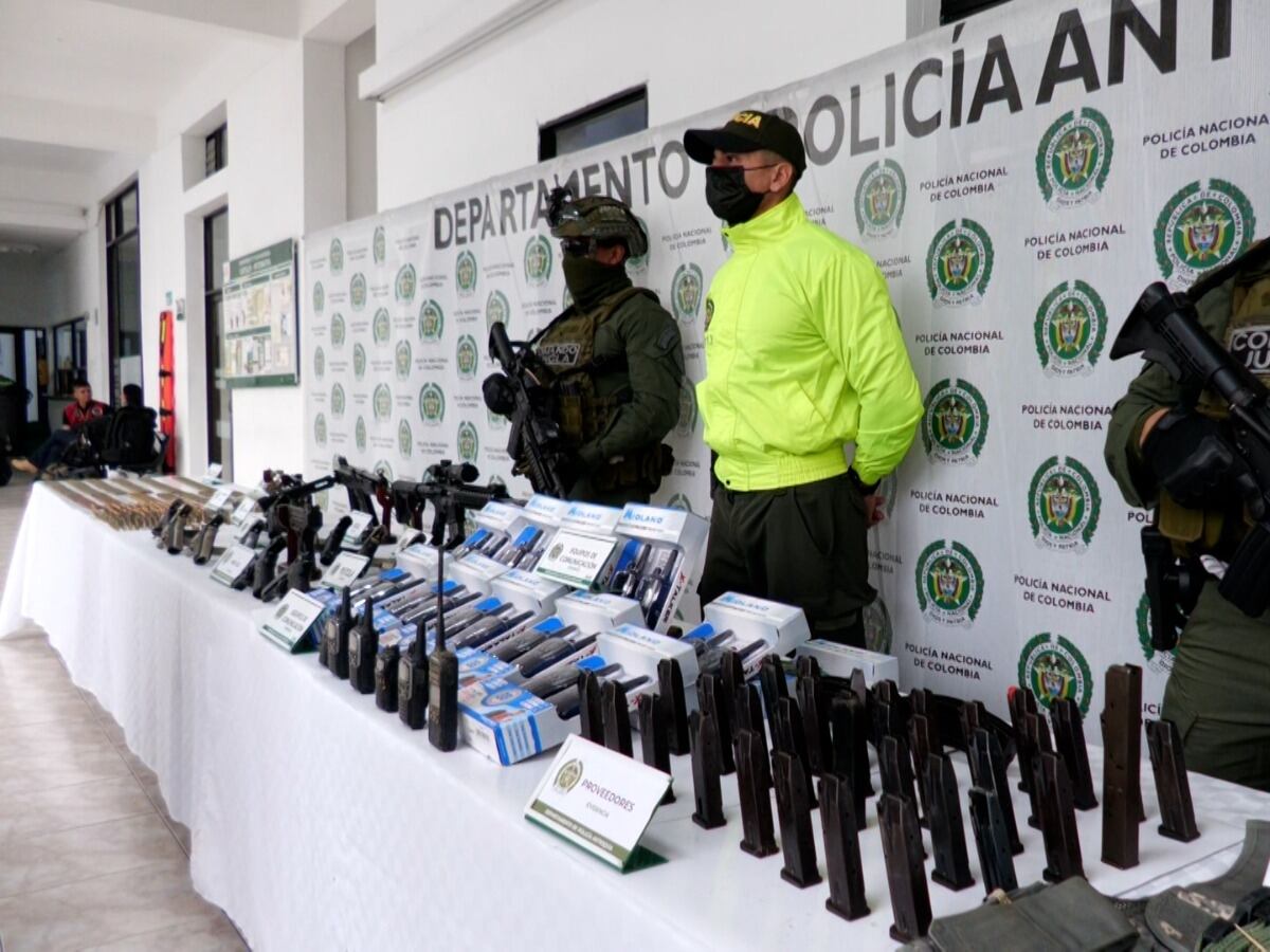 Arsenal incautado al Clan del Golfo- foto policía Antioquia