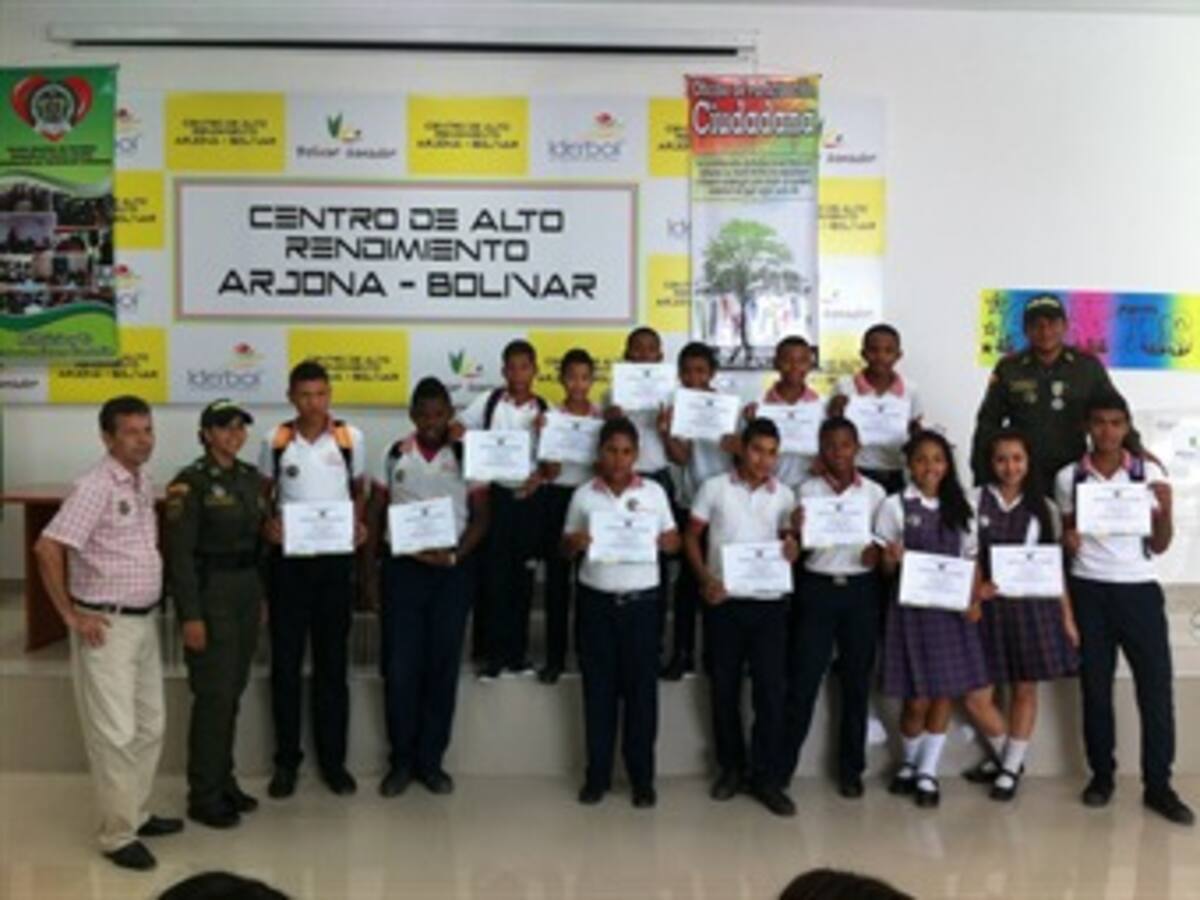 En colegios de Arjona la policía capacitó a niños en prevención de drogas