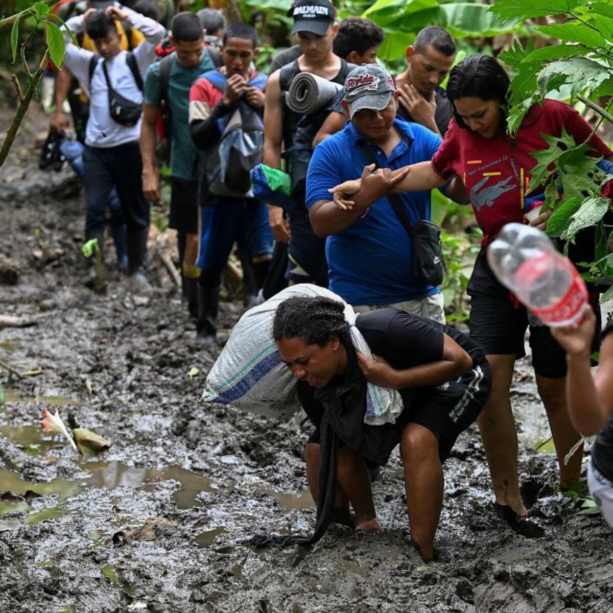 Denuncian instalación de minas antipersona en ruta de migrantes en el Darién