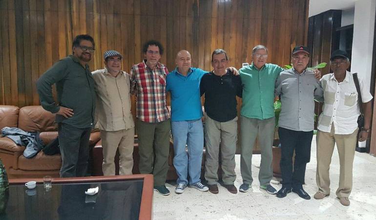 Imagen de archivo de las delegaciones del Eln y las Farc reunidas en Cuba.