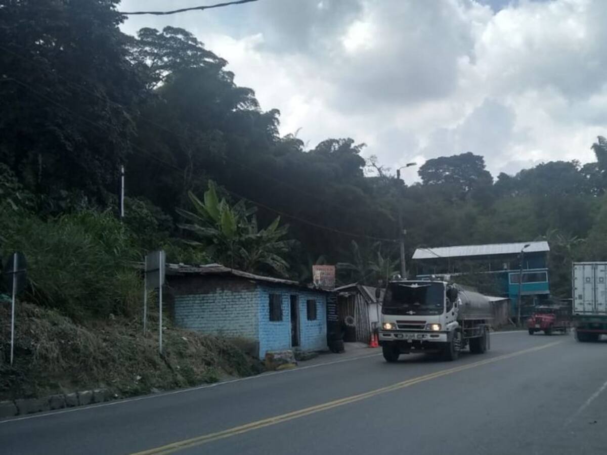 Esteban Gil: Se mantiene paso a un carril en el Km 40 en la vía a La Línea