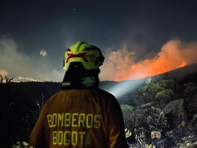 Incendios Bogotá en inmediaciones del Relleno Sanitario Doña Juana. Foto: Bomberos de Bogotá