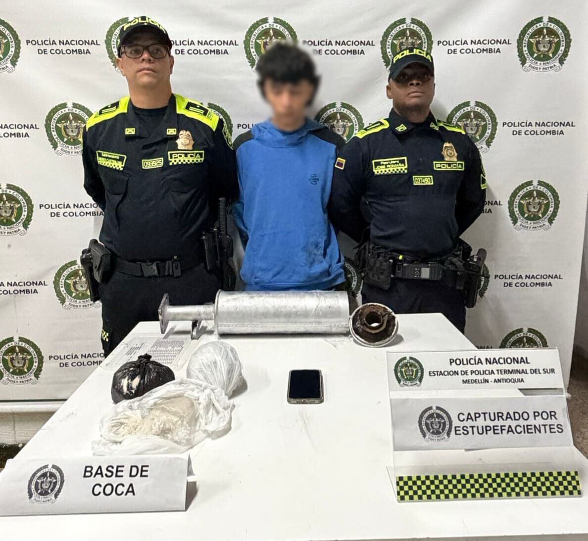 Hombre que ocultaba base de cocaína en un mofle para enviarla desde Medellín al Huila fue capturado Foto: Policía Nacional