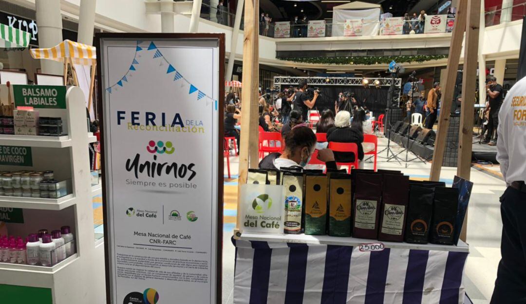 Café de la Esperanza en la Feria de la Reconciliación, en el centro comercial Paseo Villa del Río.