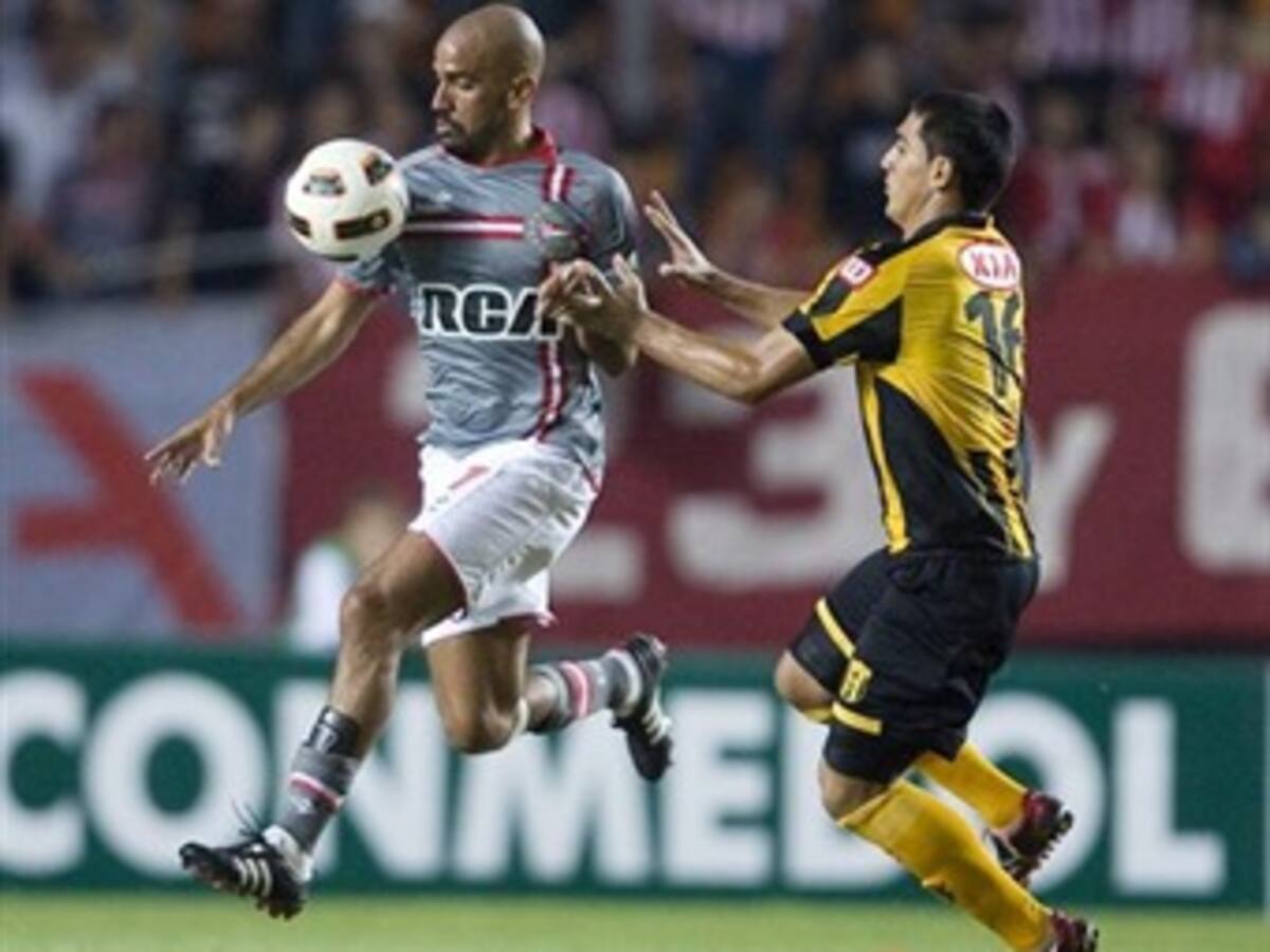 Estudiantes golea 5-1 a Guaraní y se acerca a los octavos de Copa Libertadores