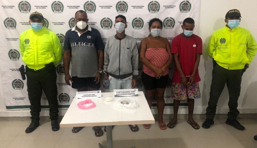 La Policía capturó a cuatro personas e incautó 50 dosis de marihuana tipo cripy y 60 dosis de cocaína