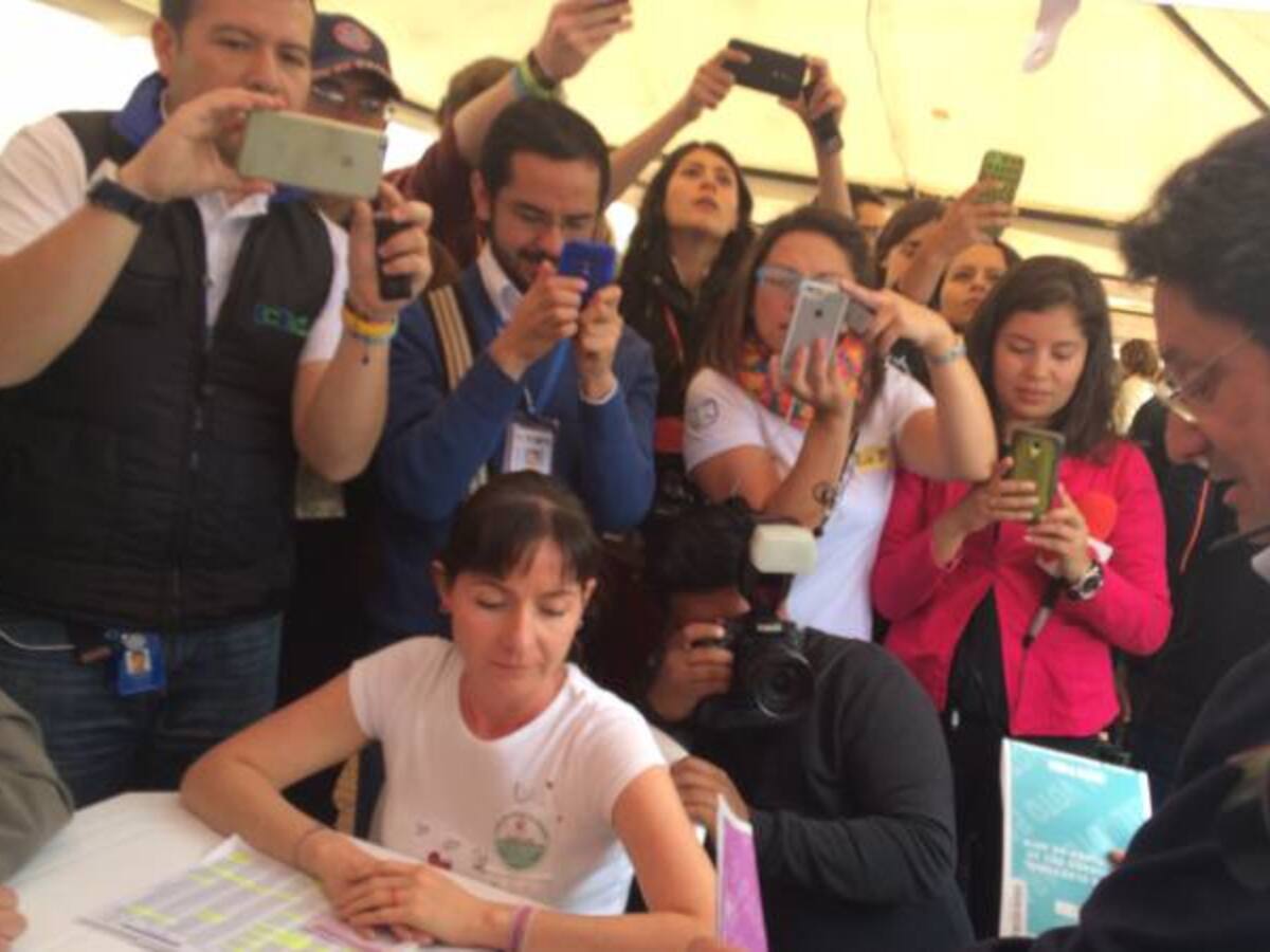 Francisco Santos ejerció su derecho al voto en el norte de Bogotá