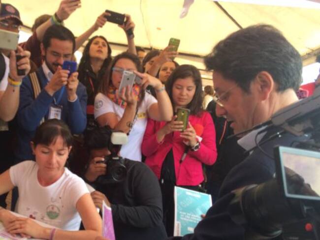 Francisco Santos ejerció su derecho al voto en el norte de Bogotá