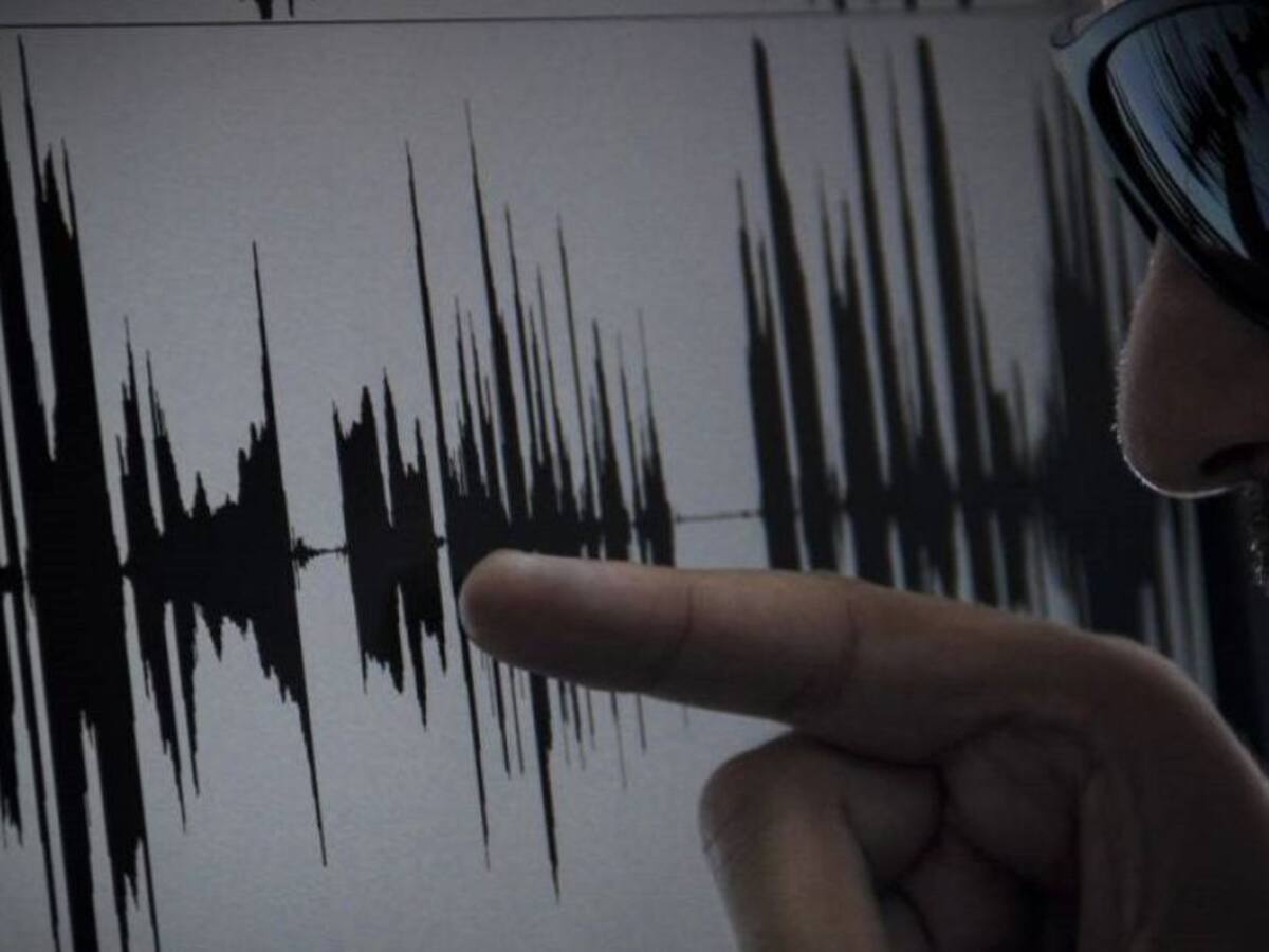 Denuncias por 'chuzadas' son graves para la construcción de paz: Politólogo