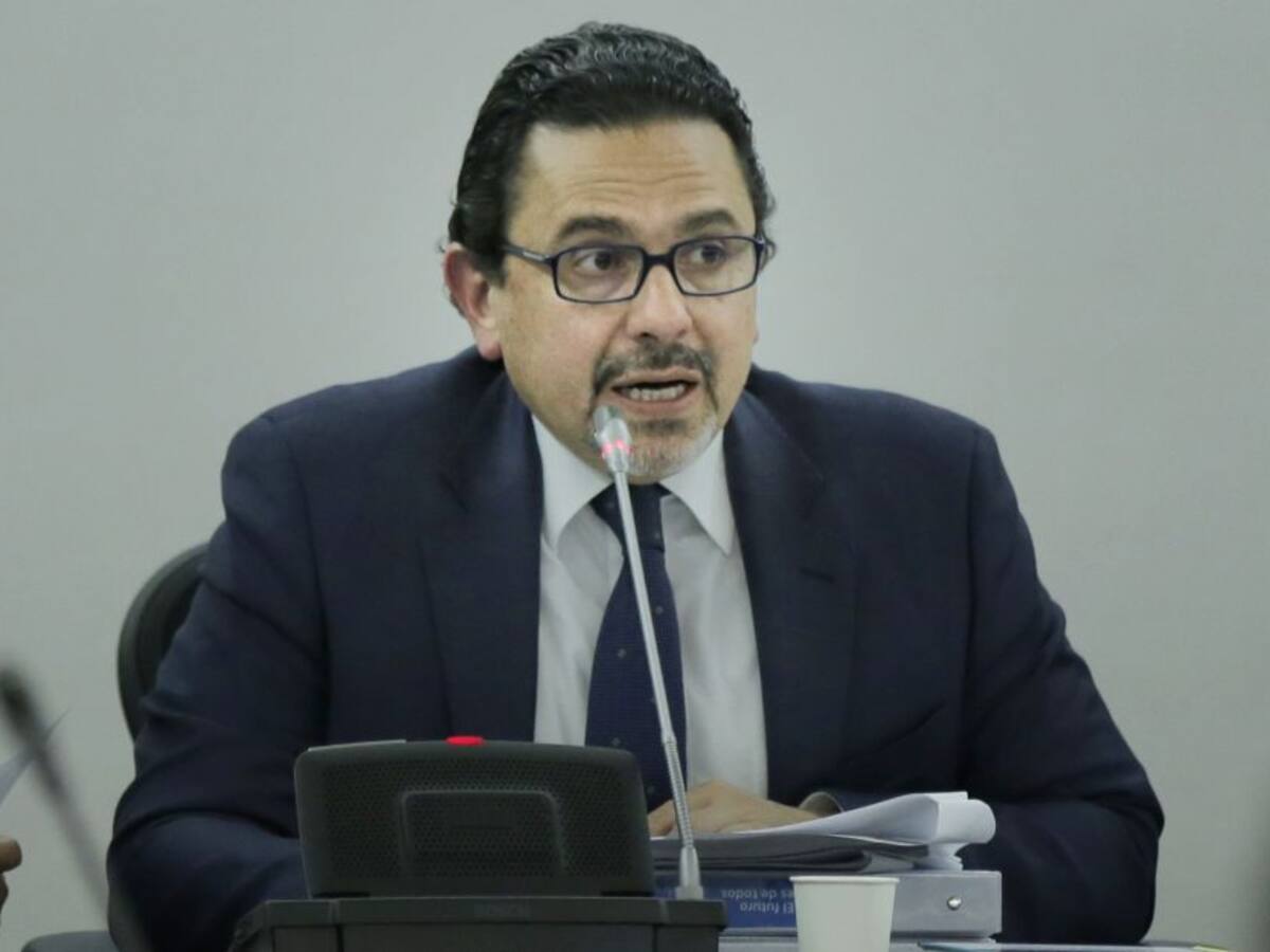 "Renuncia de Miguel Ceballos es un acto de deslealtad": Centro Democrático