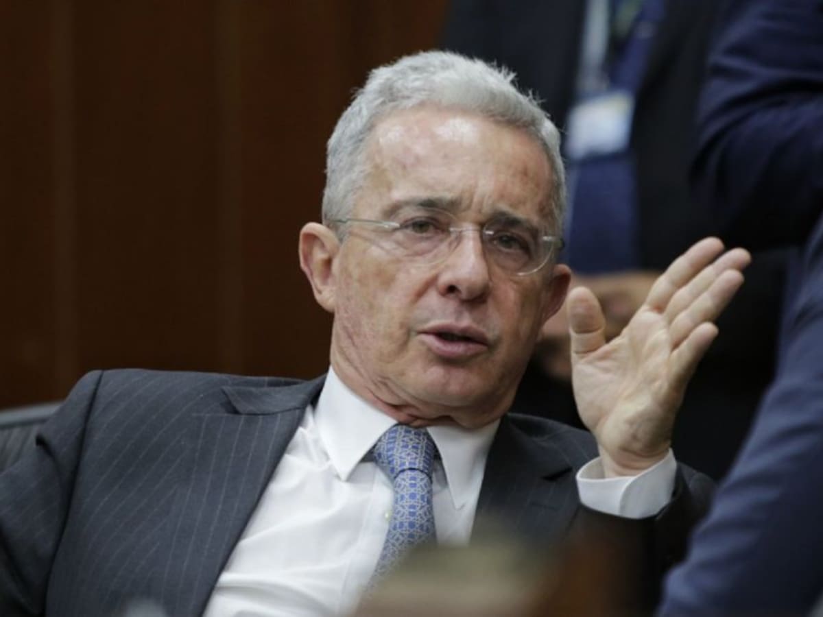 Expresidente Álvaro Uribe respaldó ventas de acciones de EPM en UNE