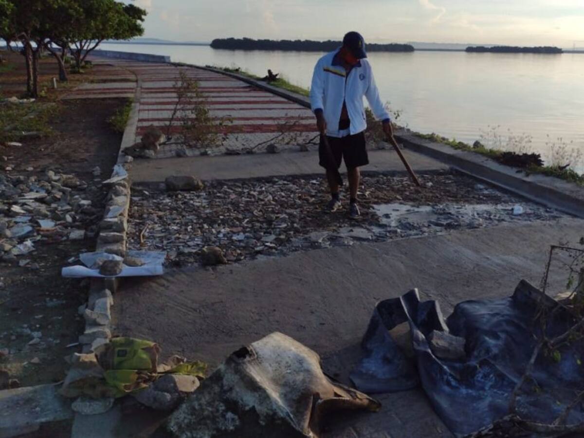 Comunidades realizan trabajos en La Perimetral de Cartagena